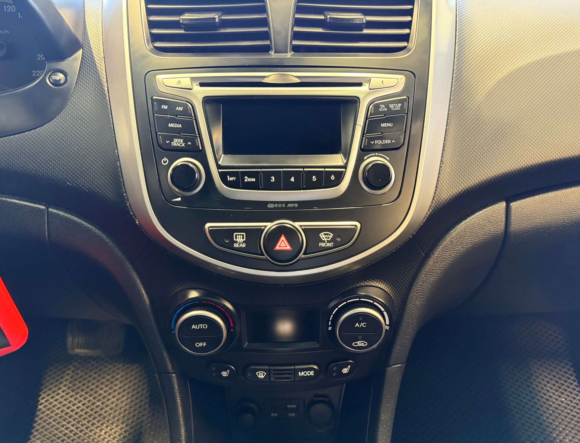 Hyundai Solaris, I Рестайлинг 2015 Hyundai Solaris, I Рестайлинг 2015