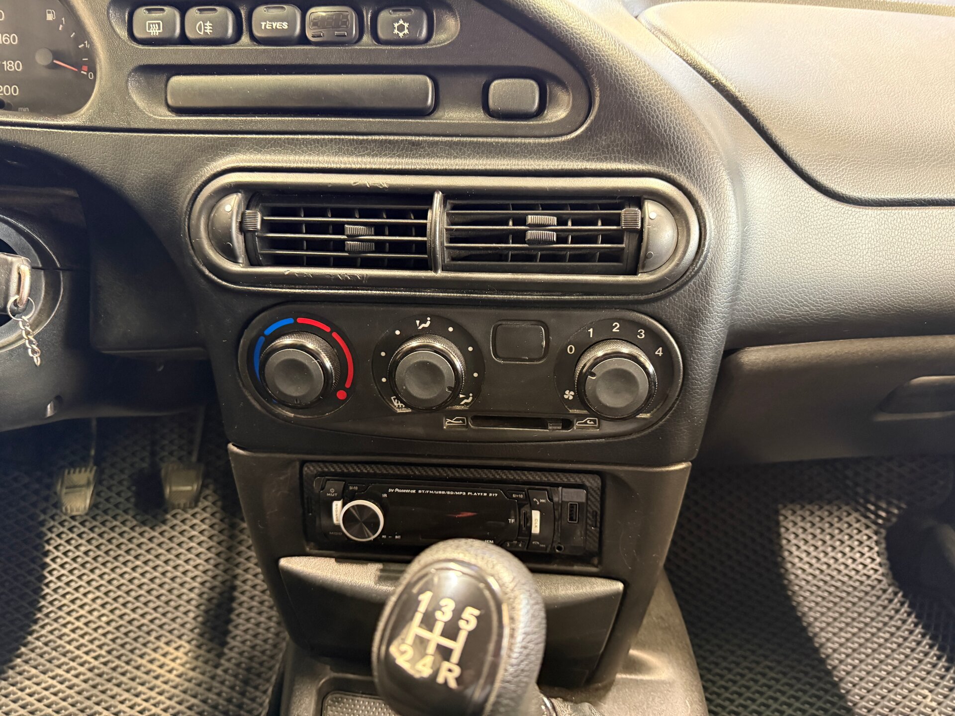 Chevrolet Niva, I 2008