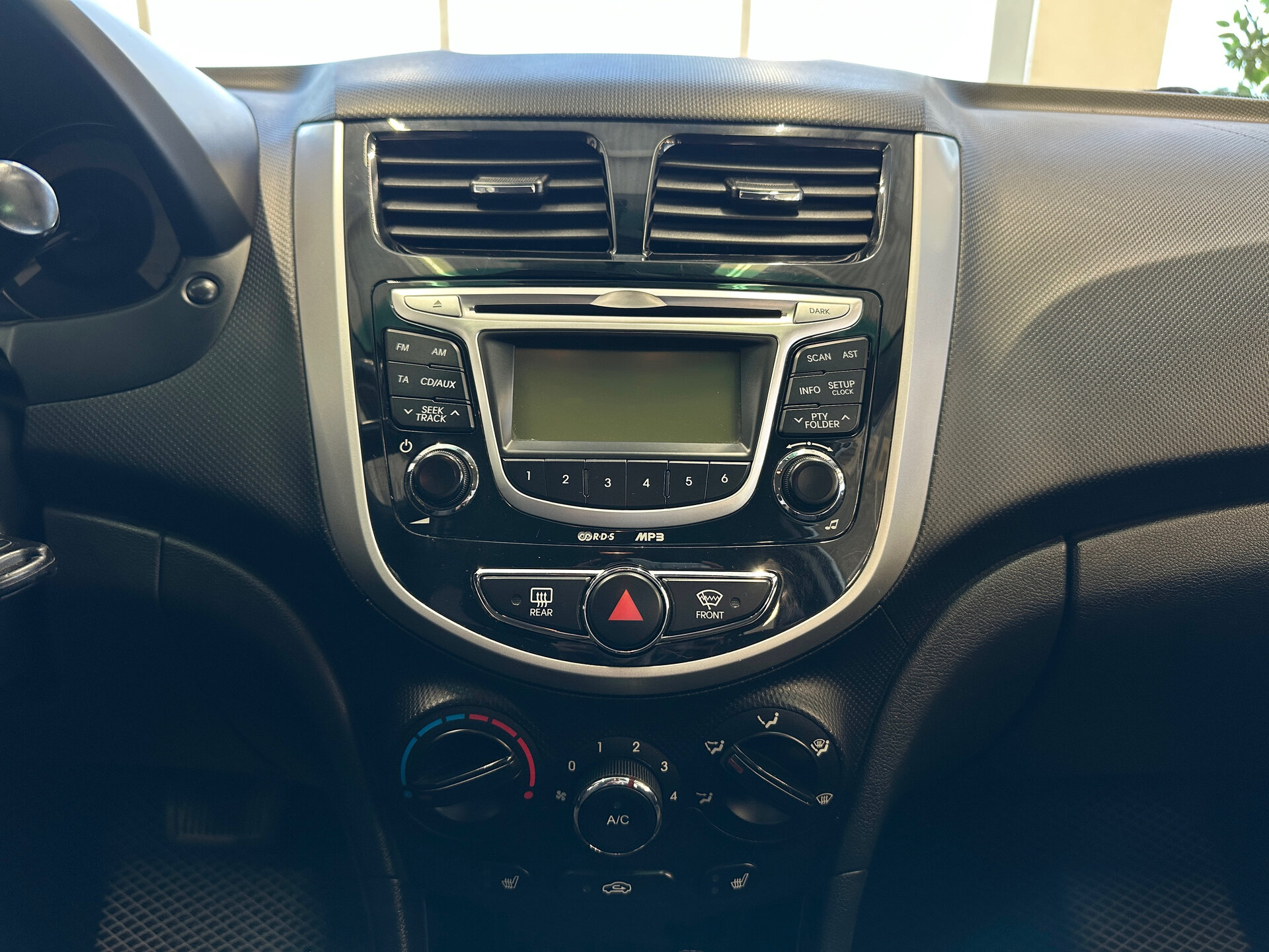 Hyundai Solaris, I 2011
