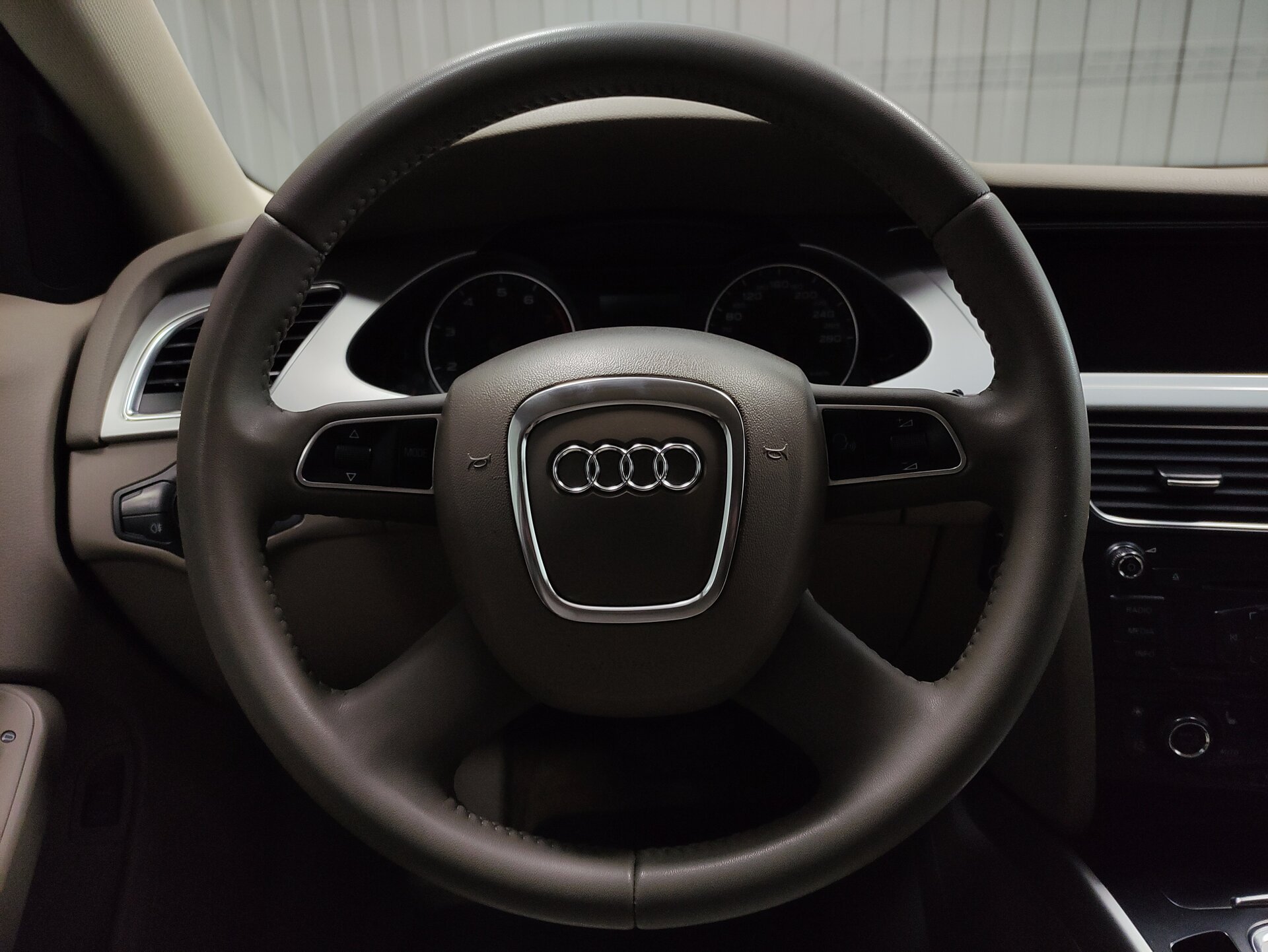 Audi A4, IV (B8) 2011