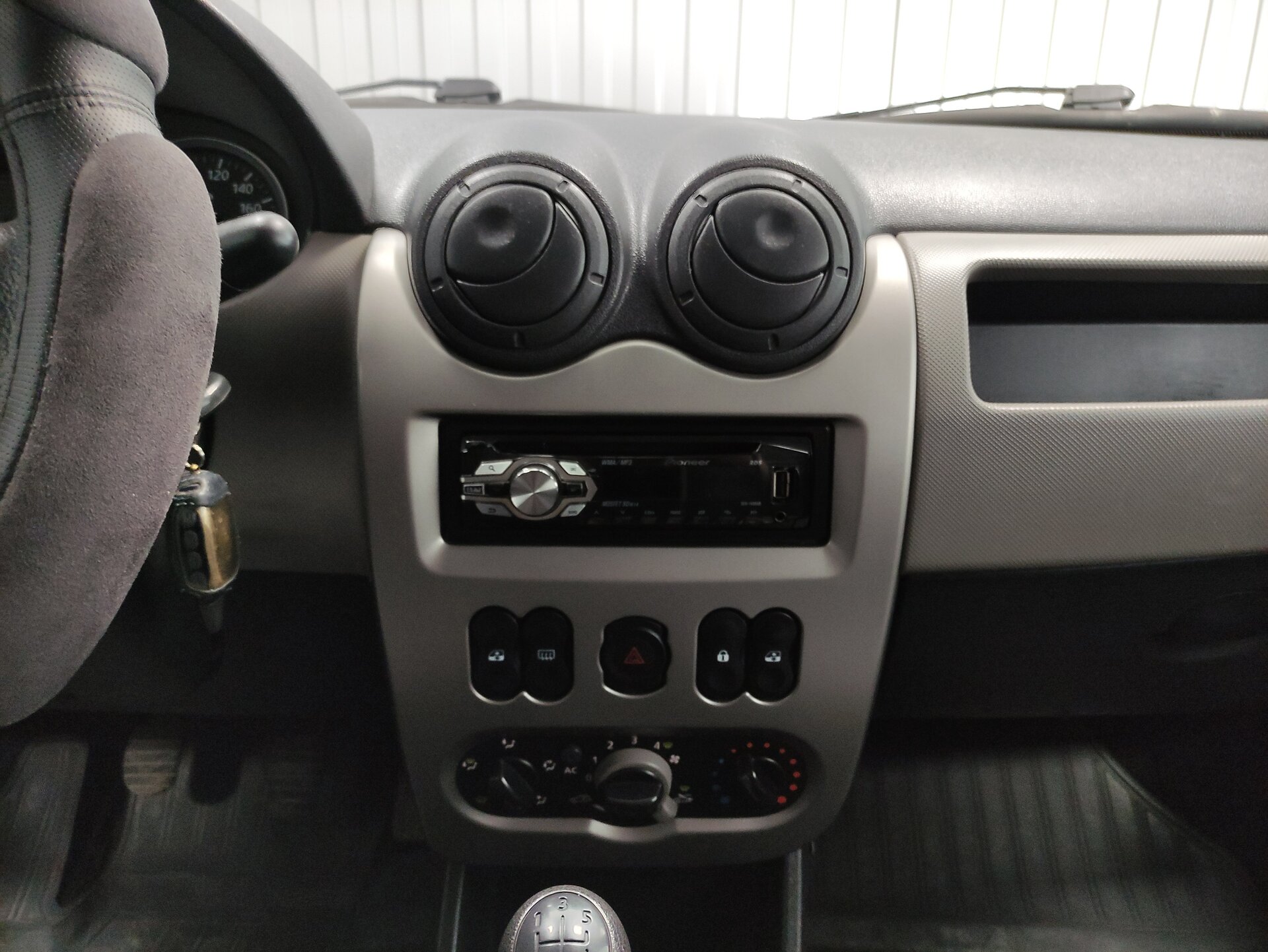 Renault Logan, I Рестайлинг 2012