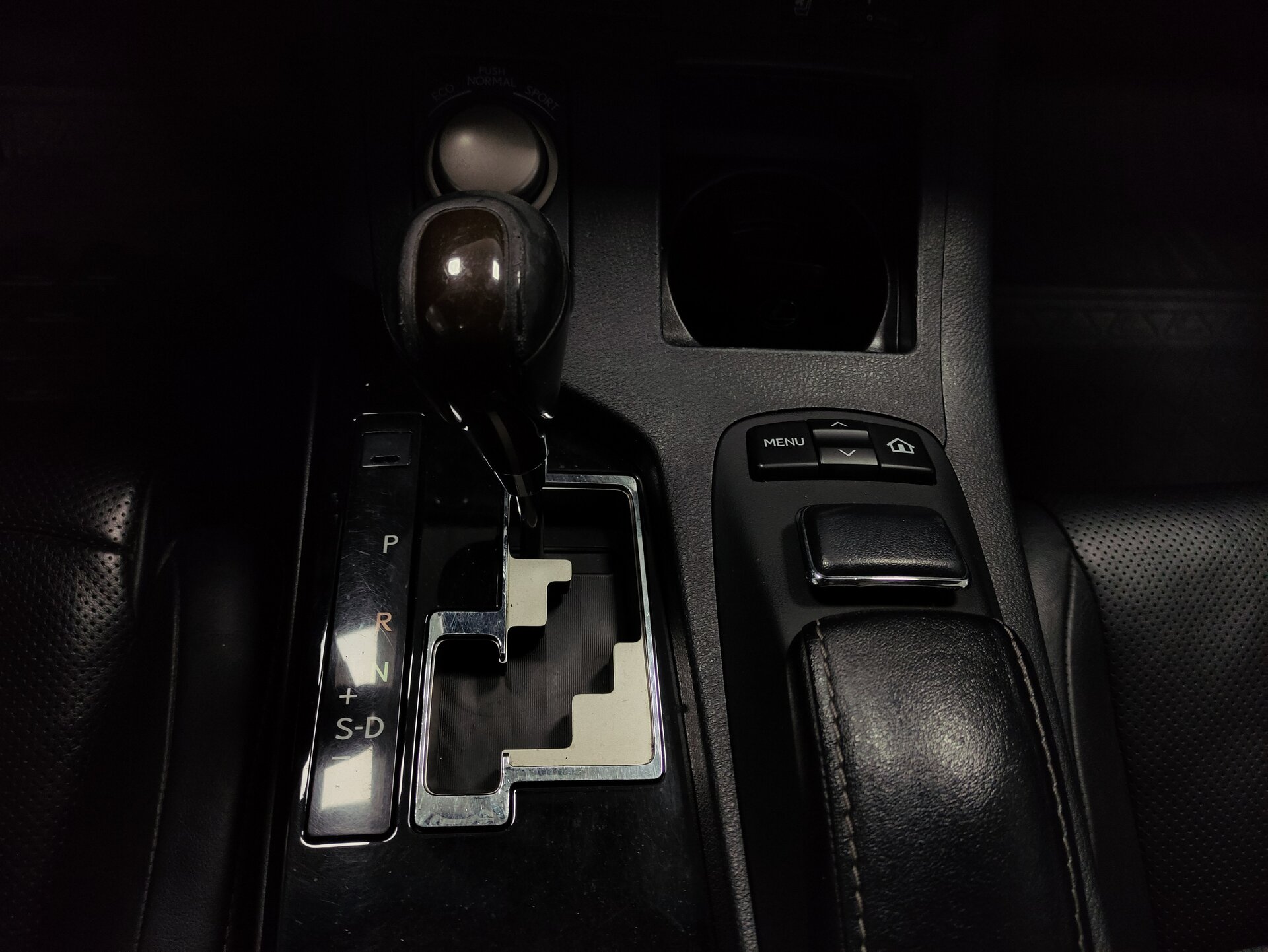 Lexus ES, VI 2014