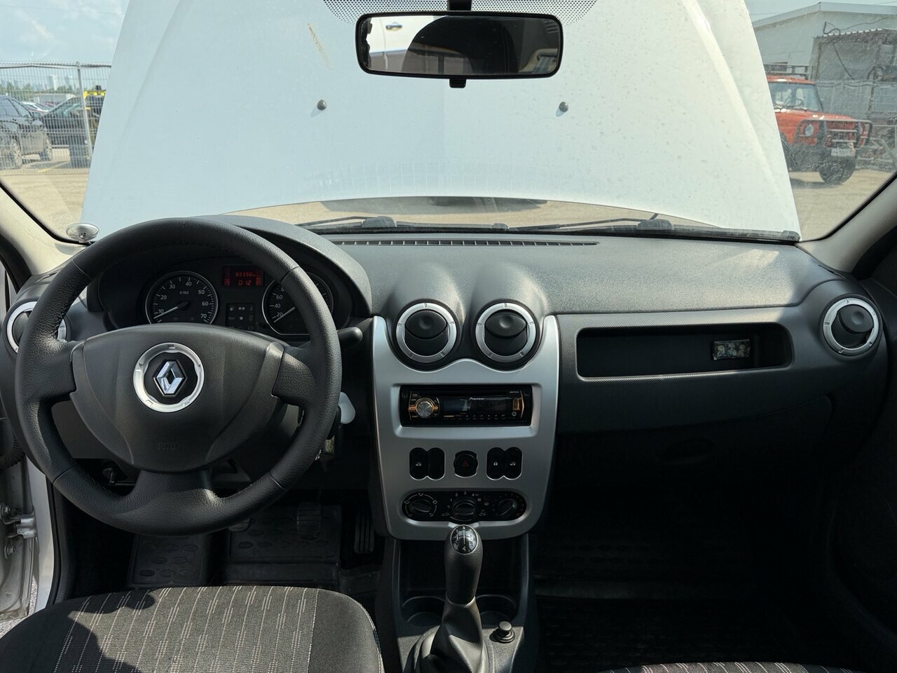 Renault Logan, I Рестайлинг 2013 Renault Logan, I Рестайлинг 2013