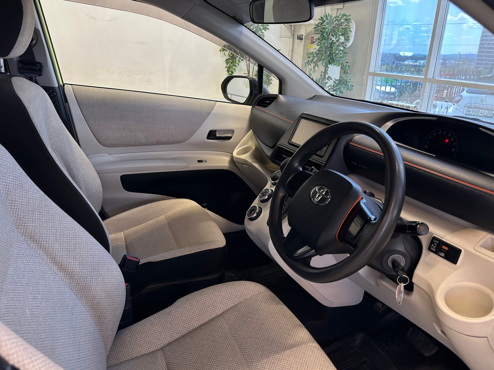 Toyota Sienta, II 2017