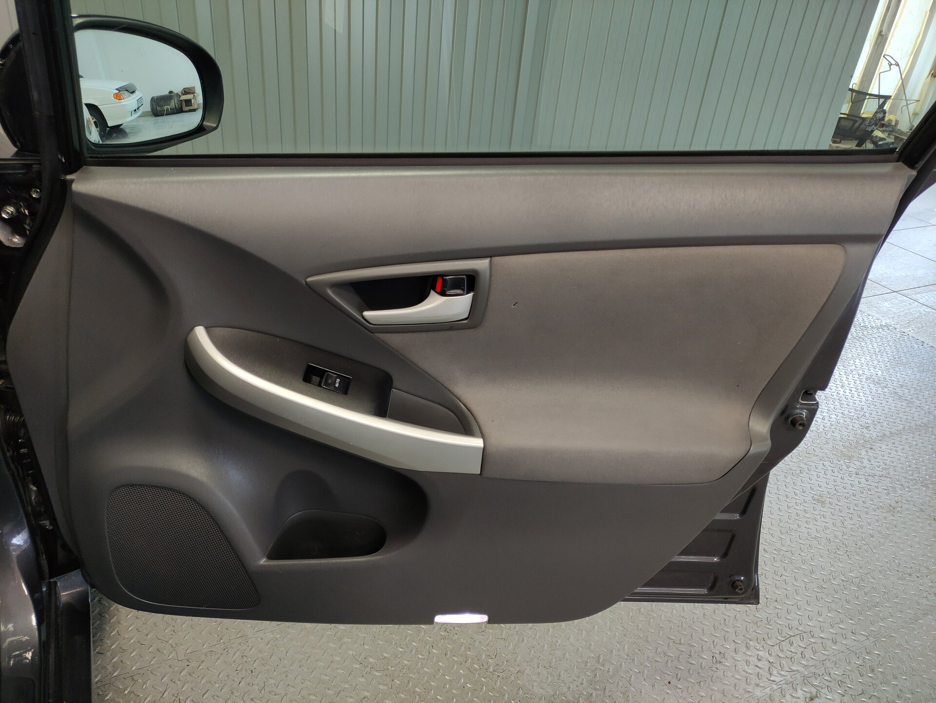 Toyota Prius, III Рестайлинг (XW30) 2011 Toyota Prius, III Рестайлинг (XW30) 2011