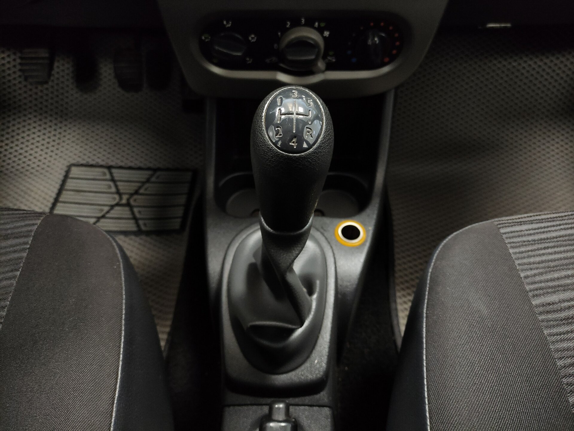 Renault Logan, I Рестайлинг 2011