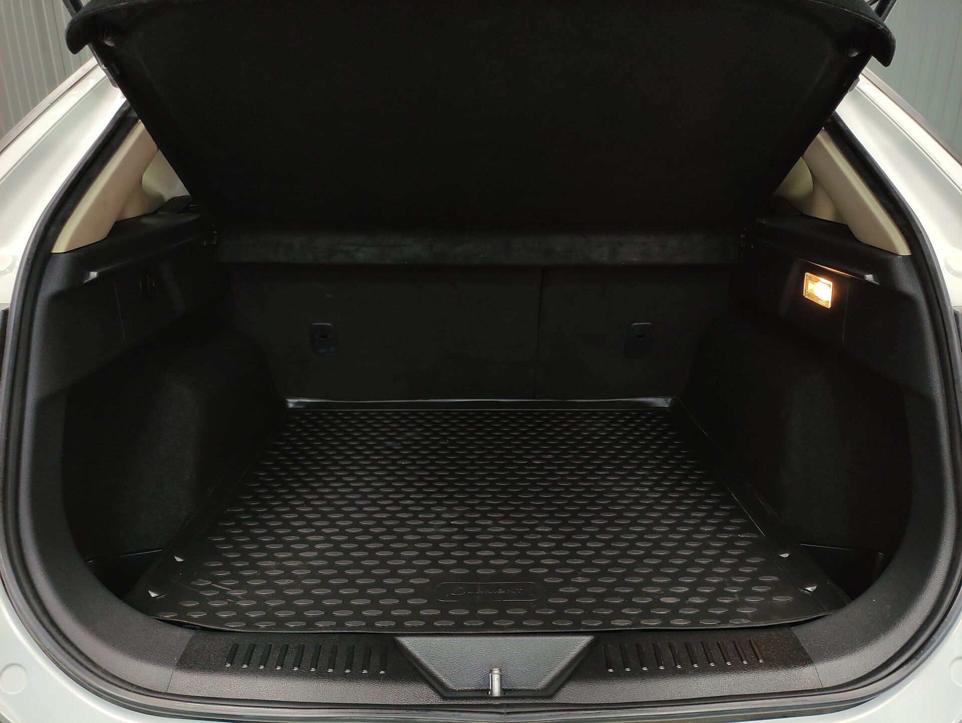 FAW Bestune T77, I 2023