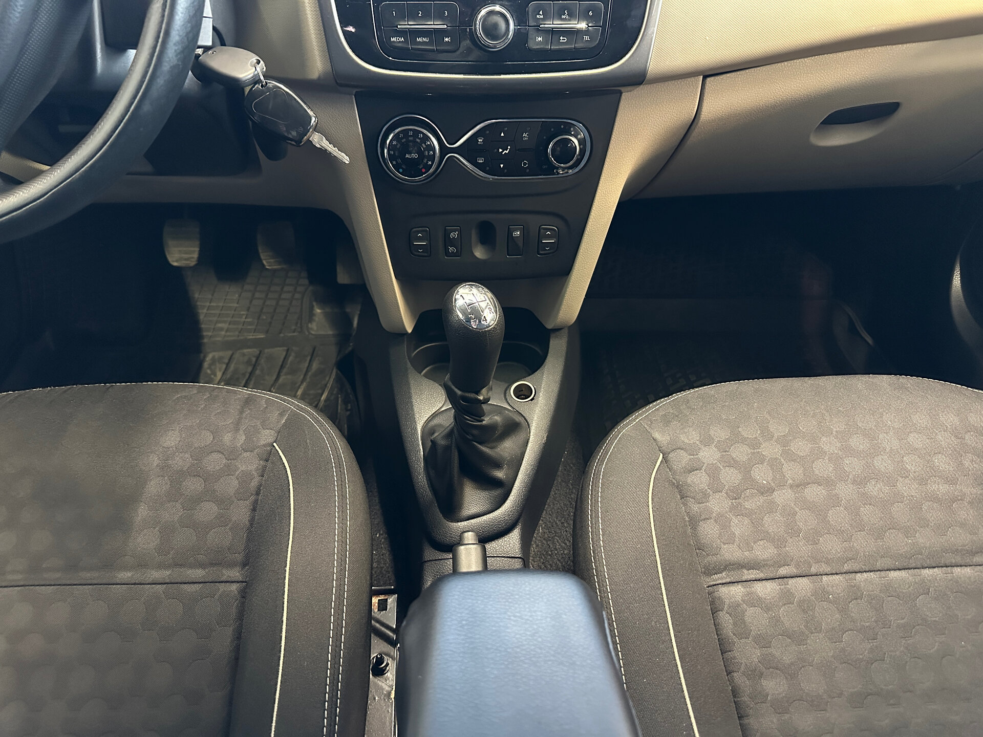 Renault Logan, II 2014 Renault Logan, II 2014